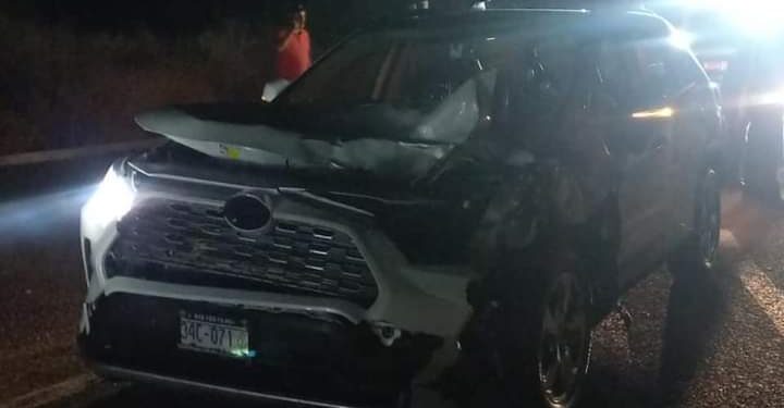 ¡¡SOBRE EL KILÓMETRO 46 TRAMO CARRETERO LA PAZ- TODOS SANTOS, SE REGISTRA ACCIDENTE TIPO CHOQUE CONTRA SEMOVIENTE… SÓLO DAÑOS MATERIALES!!…