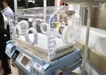 Para garantizar una mejor asistencia médica, recibe XIV Ayuntamiento de Los Cabos equipamiento pediátrico neonatal