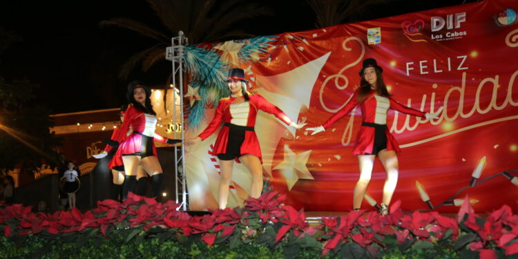 Inician en San José del Cabo los festejos decembrinos del XIV Ayuntamiento; encienden el árbol navideño