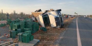 Volcadura de un trailer de verdura, Km 22 carretera La Paz-Todos Santos, deja tu punto para seguir la noticia…