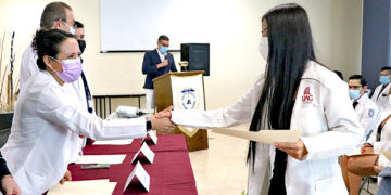 CONVOCAN A PASANTES DE MEDICINA PARA QUE EJERZAN CONOCIMIENTOS CON CONCIENCIA SOCIAL