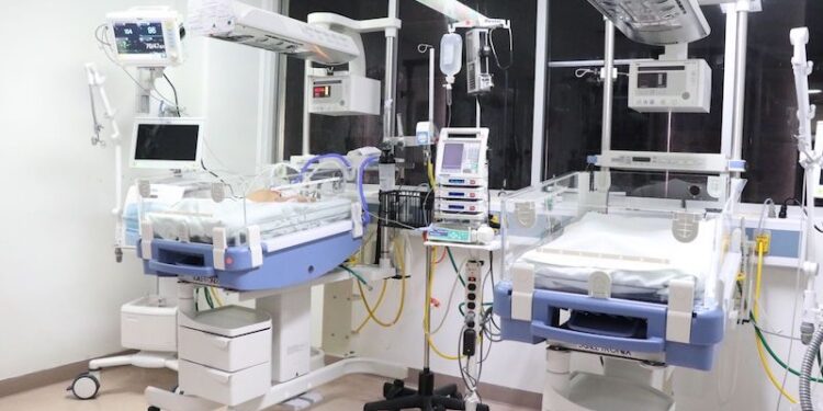 GOBIERNO ESTATAL Y BENEFICENCIA PÚBLICA ENTREGAN EQUIPOS DE SOPORTE DE VIDA PEDIÁTRICO A HOSPITALES DE LOS CABOS