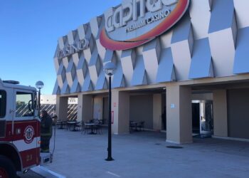 En estos momentos nos encontramos verificando la evacuación de personal en Capital Casino derivado del reporte de incendio en fase incipiente que se originó en los sistemas de aire acondicionado, mismo que fue controlado oportunamente por el mismo personal de la empresa.