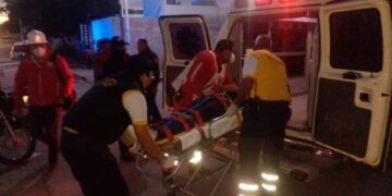 Accidente de tránsito tipo choque entre un vehículo y una motocicleta en las calles Valle del Mezquite y Viento verano en la colonia Valle del Mezquite. El motociclista resultó lesionado y fue trasladado al hospital del IMSS para su atención