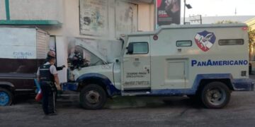 Está mañana alrededor de las 7:30am se registró un conato de incendio de un vehículo de valores en las calles Agustín Arreola e Ignacio Zaragoza