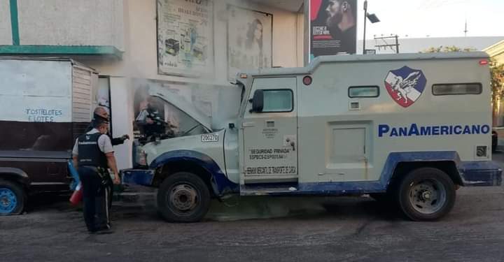 Está mañana alrededor de las 7:30am se registró un conato de incendio de un vehículo de valores en las calles Agustín Arreola e Ignacio Zaragoza