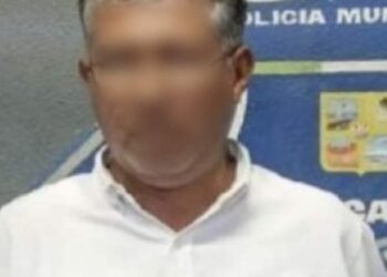 POR EL DELITO DE ROBO DE VEHÍCULO Y ULTRAJES, DETIENE PEP A DOS PERSONAS.
