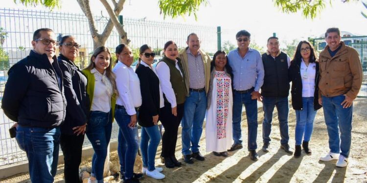 Entrega alcalde de Los Cabos Oscar Leggs Castro obras de infraestructura en la zona rural