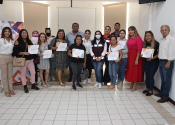 12 mujeres de Los Cabos reciben créditos por $25 mil pesos