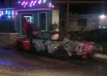 Alrededor de las 3am se registró un incendio de un vehículo en las calles 20 de Noviembre y Guadalupe Victoria