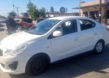 SE REGISTRA ACCIDENTE VIAL EN ISABEL LA CATÓLICA Y LEGASPY… CHOCAN VEHÍCULO Y MOTOCICLETA… UN MASCULINO RESULTA LESIONADO!!…