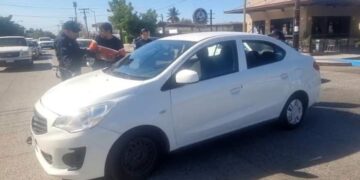 SE REGISTRA ACCIDENTE VIAL EN ISABEL LA CATÓLICA Y LEGASPY… CHOCAN VEHÍCULO Y MOTOCICLETA… UN MASCULINO RESULTA LESIONADO!!…