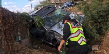 Hace unos momentos se atendió servicio de Emergencia como se observa por elementos del Cuerpo de Bomberos de Santa Rosalía, en Col. la Villita atendieron a femenina con algunas lecciones que no ponen en riesgo la Vida.