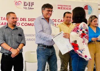 Entregan 762 constancias y reconocimientos en la clausura de cursos y talleres del Centro de Desarrollo Comunitario de Mesa Colorada