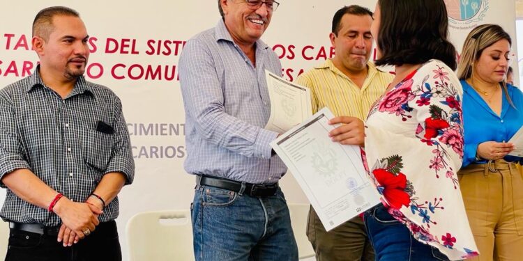 Entregan 762 constancias y reconocimientos en la clausura de cursos y talleres del Centro de Desarrollo Comunitario de Mesa Colorada