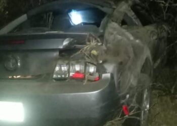 Accidente tipo salida de camino y volcadura en el km 199 de la carretera San José del Cabo-La Paz a la altura de la gasolinera el novillo, un masculino fue atendido por paramédicos del grupo Calafia, afortunadamente no ameritó traslado