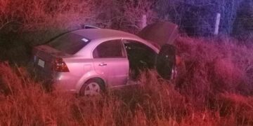 Accidente tipo salida de camino en el km 28 de la carretera La Paz-Cabo San Lucas