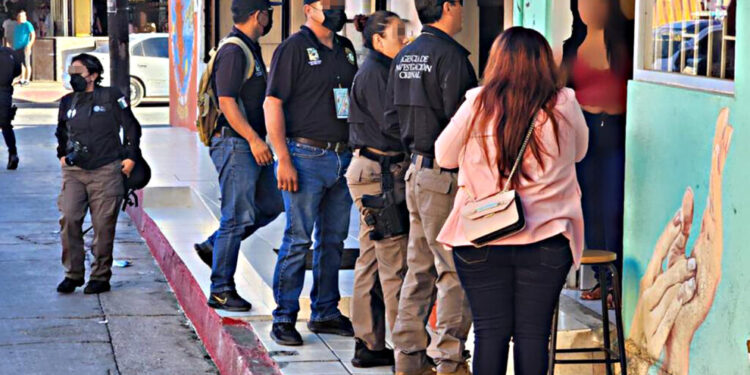Aseguran local de masajes en Cabo San Lucas; ofrecieron servicios sexuales a estudiantes: FGR