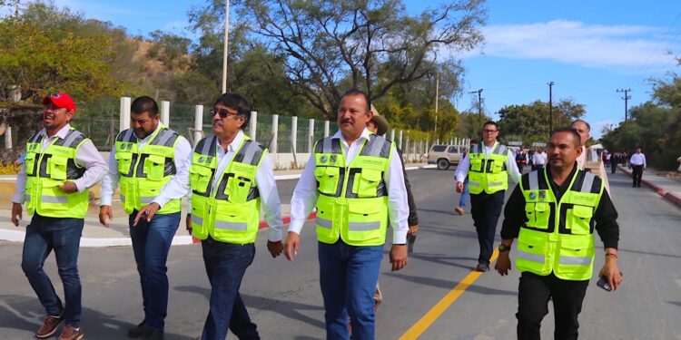 Con una inversión de más de $7 millones de pesos inaugura Gobierno de Los Cabos obra de pavimentación en Santiago