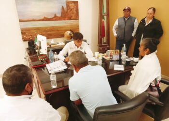 Acuerdan alcalde Oscar Leggs Castro y Asociación de Pueblos Indígenas trabajar a favor de la comunidad