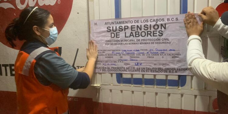 Gobierno de Los Cabos evita la venta ilegal de pirotecnia; suspenden un establecimiento en la colonia La Ballena de SJC