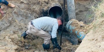 Repara el Oomsapas Los Cabos un pozo de visita en la colonia Lagunitas, para evitar derrames de aguas negras