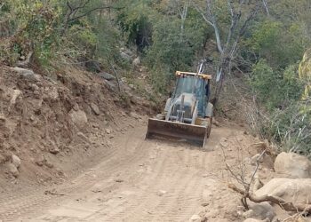 En Los Cabos se tiene un 90% de avance en la rehabilitación de vías de comunicación en la zona rural