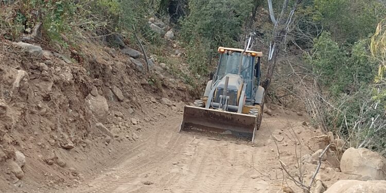 En Los Cabos se tiene un 90% de avance en la rehabilitación de vías de comunicación en la zona rural