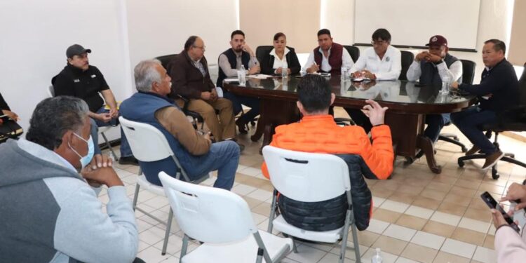 Atienden autoridades municipales a habitantes de La Candelaria para organizar los festejos de este próximo 02 de febrero