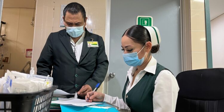 Reconoce IMSS BCS a personal de Enfermería