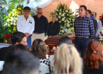 Con homenaje de cuerpo presente dan último adiós a José Andrés Liceaga Echeverría, regidor del VII Ayuntamiento de Los Cabos