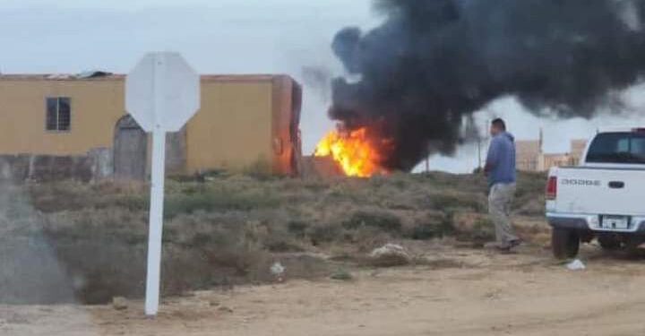 Vecinos intentaron apagar un conato de incendio con tierra y extintores en la expropiación petrolera