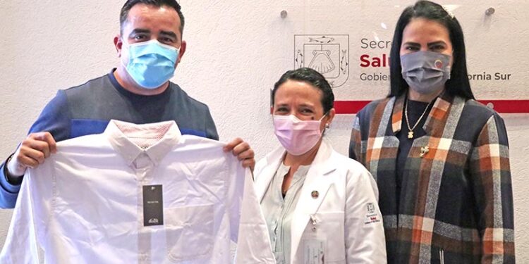 GOBIERNO DE BCS INICIÓ LA ENTREGA DE UNIFORMES PARA PERSONAL DE SALUD ESTATAL •
