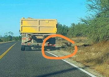 Servicio Social: #Accidente #Miraflores #Santiago #LosCabosBCS #periododecembrino #GuadalupeReyes2022 Esta tarde de Miércoles 04 de Enero del 2023, se registro accidente por desperfecto mecánico, un camión de volteó tipo “dompe”