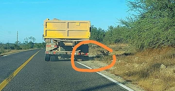 Servicio Social: #Accidente #Miraflores #Santiago #LosCabosBCS #periododecembrino #GuadalupeReyes2022 Esta tarde de Miércoles 04 de Enero del 2023, se registro accidente por desperfecto mecánico, un camión de volteó tipo “dompe”