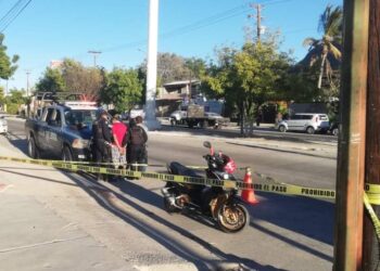 La tarde de ayer elementos de la policía estatal de tuvieron una motocicleta dónde dos sujetos iban a bordo en las calles Maza de juarez esquina Benito juarez, al revisar los datos de la motocicleta esta contaba con reporte de robo por lo que se procedió al aseguramiento de los dos sujetos.