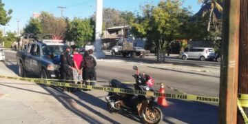 La tarde de ayer elementos de la policía estatal de tuvieron una motocicleta dónde dos sujetos iban a bordo en las calles Maza de juarez esquina Benito juarez, al revisar los datos de la motocicleta esta contaba con reporte de robo por lo que se procedió al aseguramiento de los dos sujetos.