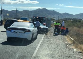 Entrada Aeropuerto  de Los Cabos Una persona herida, una camioneta y una limosina destruidas el saldo.