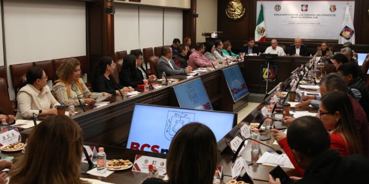 Se reúne Gobernador con los Poderes del Estado- Acuerdan seguir trabajando