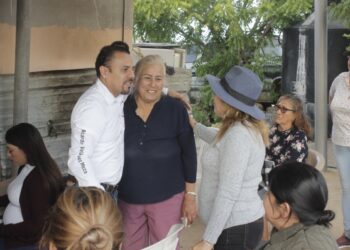 Visita Ricardo Velázquez a habitantes de Melitón Albáñez, en La Paz; trabajará para dar respuesta a sus demandas