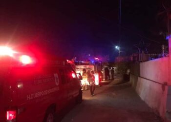 Heroico cuerpo de bomberos de Santa Rosalía BCS Hace unos momentos se reportó servicio de Emergencia incendio en un domicilio de col. Ranchería, despues de una verificación por los elementos queda controlado en su totalidad, sólo pérdidas en lo material.