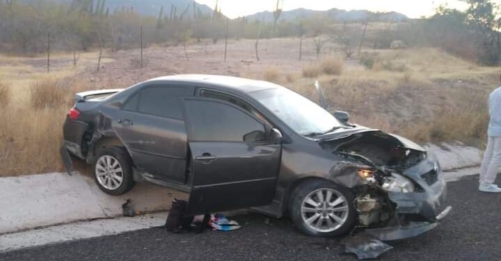 Accidente de tránsito tipo choque contra objeto fijo en la carretera San José del Cabo-La Paz
