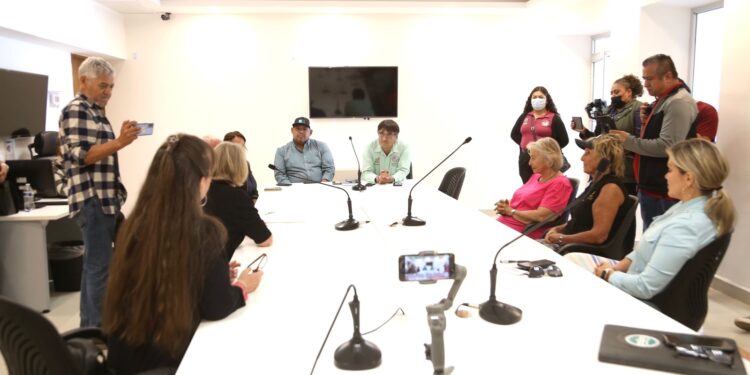 El XIV Ayuntamiento de Los Cabos atiende las necesidades que presenta la comunidad extranjera