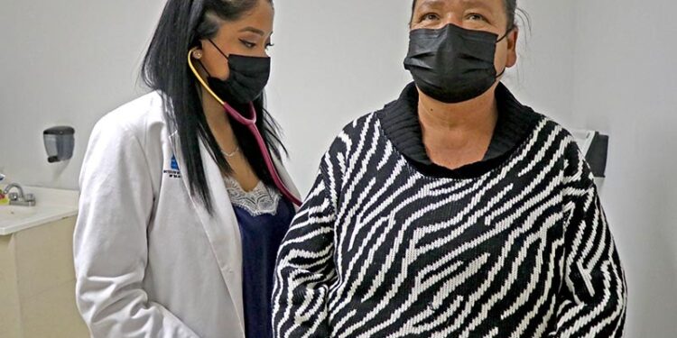 REALIZAN PRUEBAS PARA DETECCIÓN DE CÁNCER DE ÚTERO EN CENTROS DE SALUD