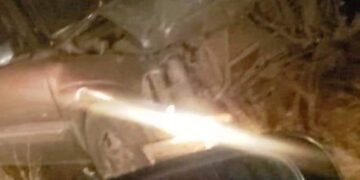 Al momento, se impactan de frente dos vehiuculos frente a la estación de gasolina mil millas