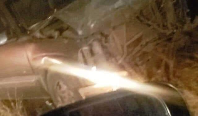 Al momento, se impactan de frente dos vehiuculos frente a la estación de gasolina mil millas