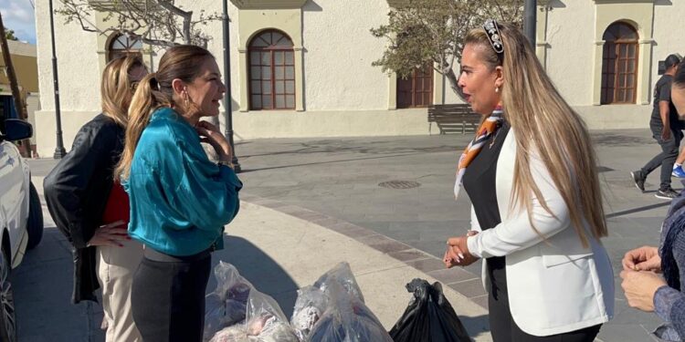 Sumando voluntades y esfuerzos, el XIV Ayuntamiento continúa recibiendo donativos de cobijas•