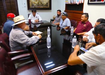 Para analizar y dar solución a las problemáticas que enfrentan los pescadores, acuerda alcalde Oscar Leggs Castro reunión el próximo 23 de enero con sector pesquero