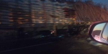 Precaución, Se incendia un tráiler en la carretera de cuota San Lucas a el aeropuerto de San José del Cabo 10 km antes de llegar a la caseta de la eropuerto