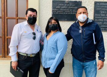 Continúa alcalde Oscar Leggs Castro atendiendo necesidades del magisterio